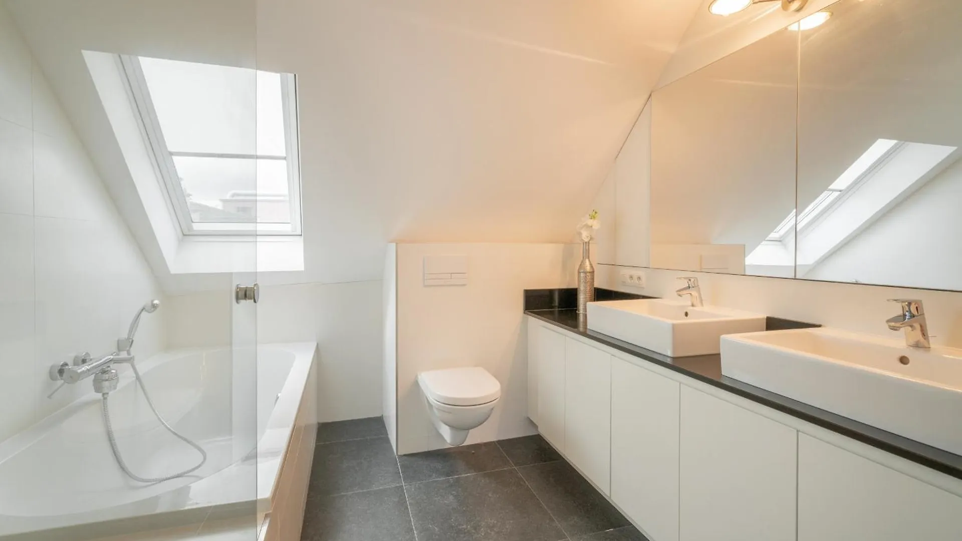 Apartment Light House. Heart Of Antwerp